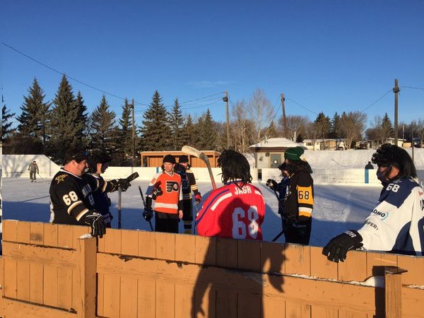 TravelingJagrsOutdoorHockey1