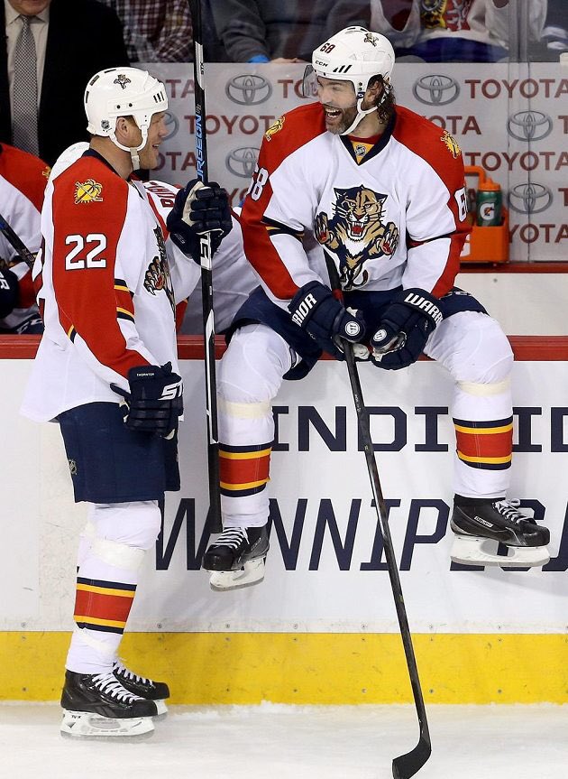 JagrThorntonOnRoadOldUniformBench